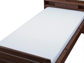 介護用ベッドに併せたサイズのボックスシーツ群。吸汗性、吸湿性に優れ、お肌にやさしい素材を使った商品が中心となります。